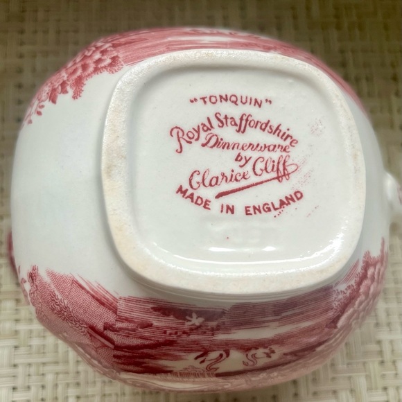 Rare/Discontinued Tonquin Red/Pink Royal Staffordshire Clarice Cliff Creamer - Picture 9 of 9